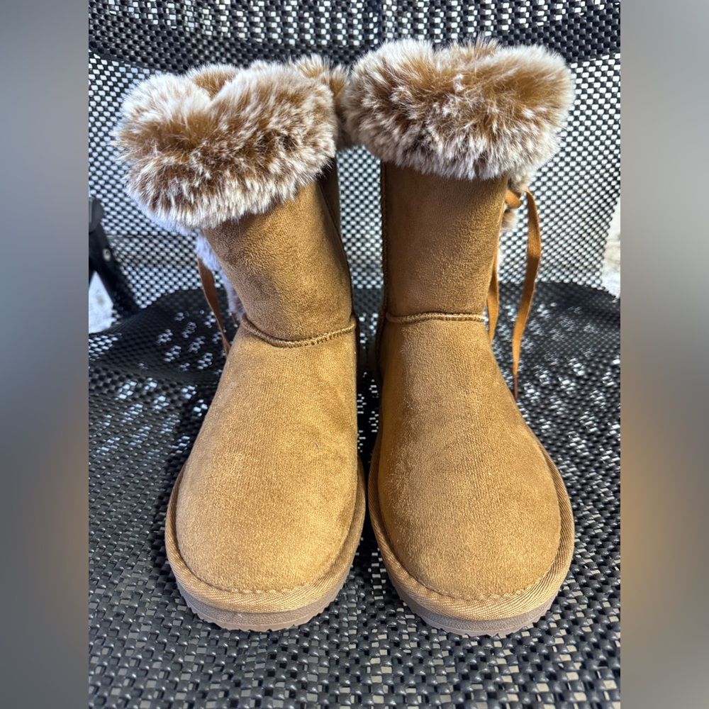 Women's Tan Winter Boots with Faux Fur Trim